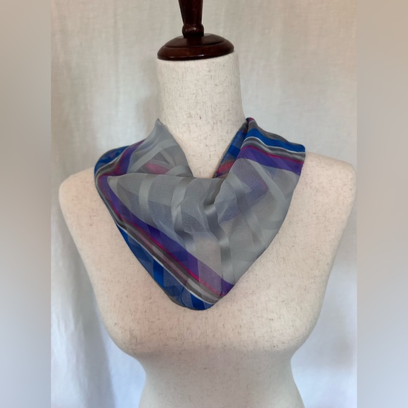 Vintage gorgeous sheer 1980s scarf in shades of purple, blue and silver ￼ - Picture 3 of 7